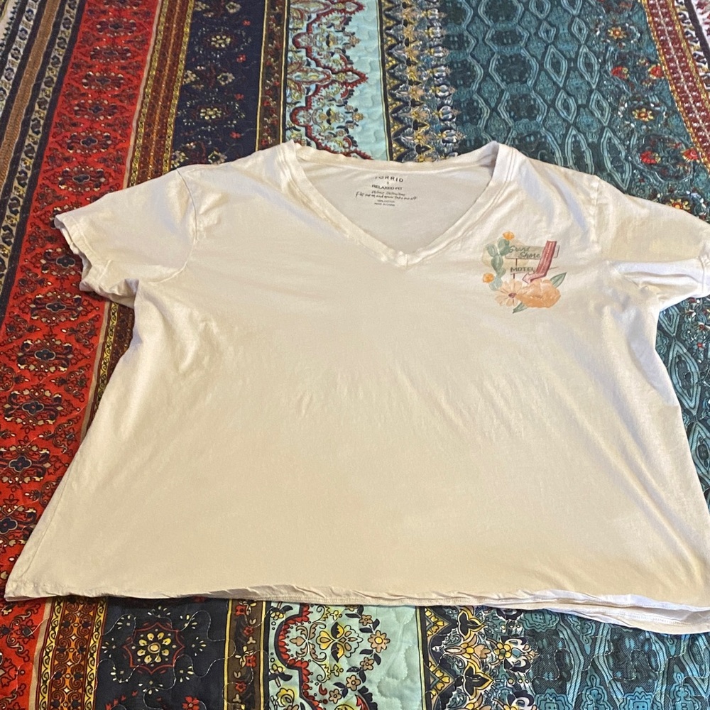 Women’s Torrid White Floral Graphic Tee